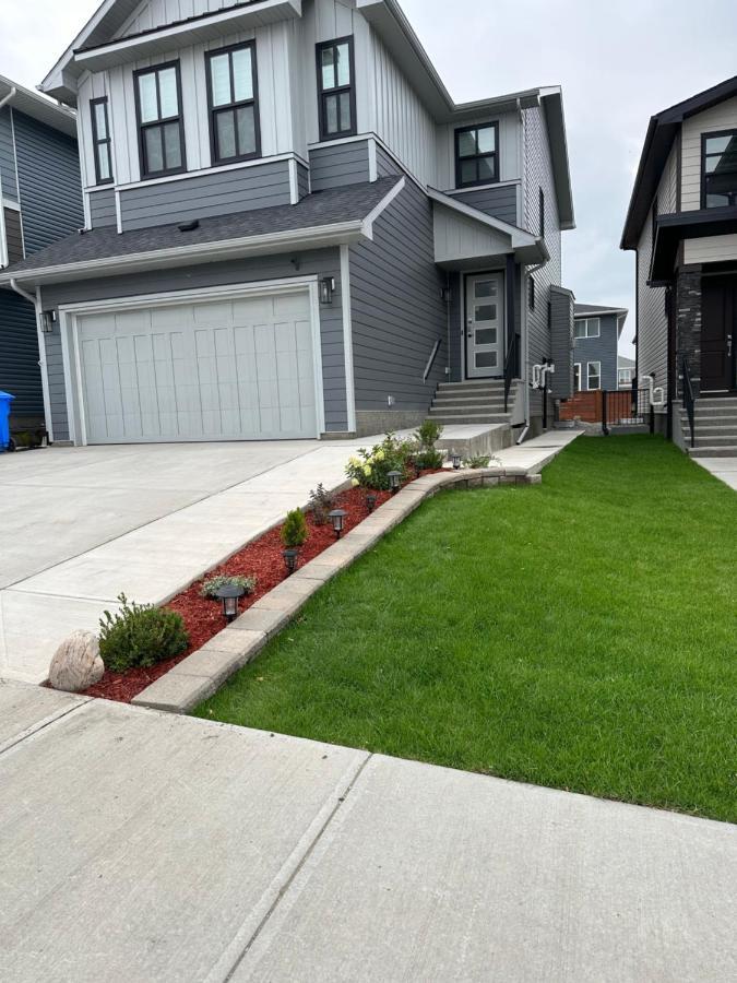 2 Bedroom 2 Washrooms Brand New Beautiful & Cozy Suite YYC Eksteriør bilde