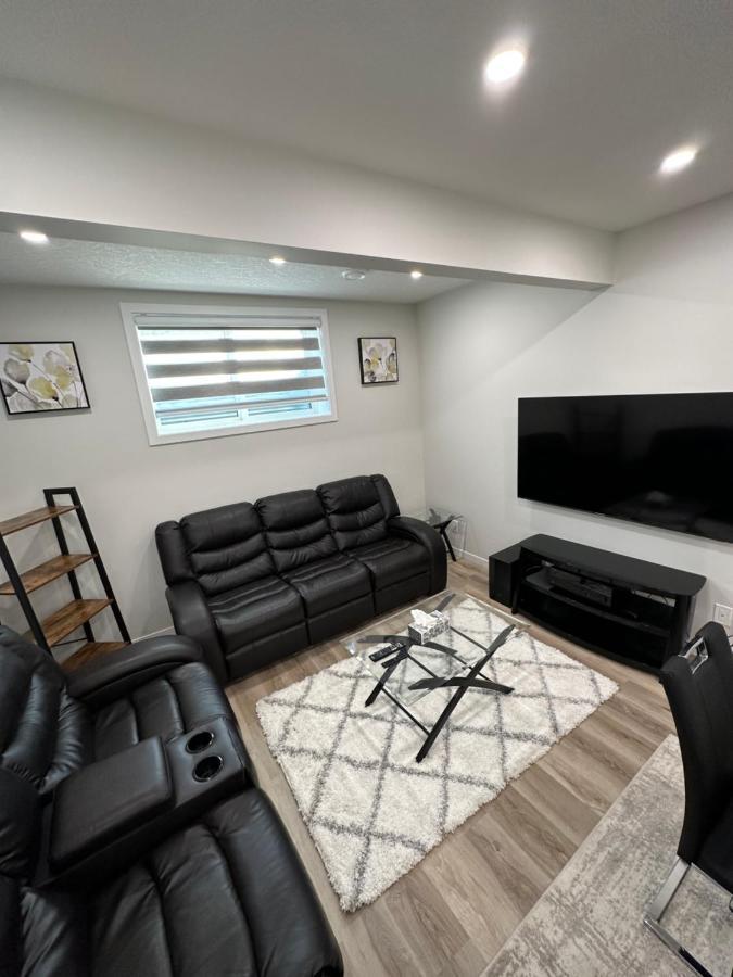 2 Bedroom 2 Washrooms Brand New Beautiful & Cozy Suite YYC Eksteriør bilde