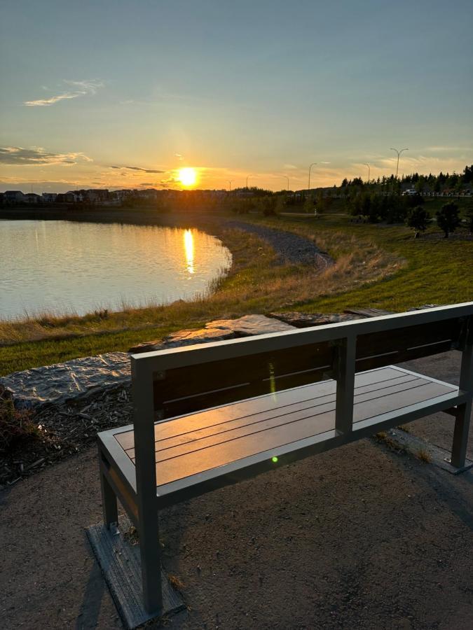 2 Bedroom 2 Washrooms Brand New Beautiful & Cozy Suite YYC Eksteriør bilde