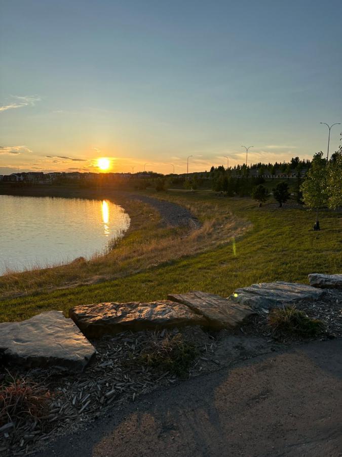 2 Bedroom 2 Washrooms Brand New Beautiful & Cozy Suite YYC Eksteriør bilde