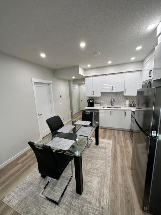 2 Bedroom 2 Washrooms Brand New Beautiful & Cozy Suite YYC Eksteriør bilde