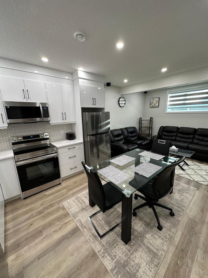 2 Bedroom 2 Washrooms Brand New Beautiful & Cozy Suite YYC Eksteriør bilde